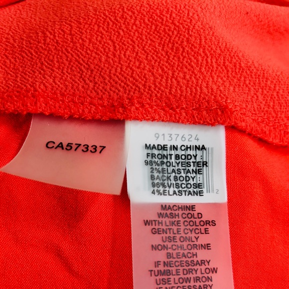 VINCE CAMUTO Tank VNeck Textured Crepe V Front & Knit Back Bright Red NWOT M - Picture 6 of 8